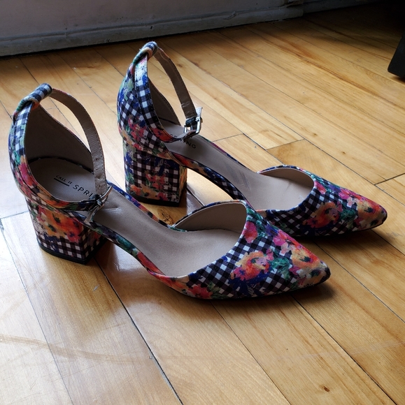 Sandals - Picture 1 of 5